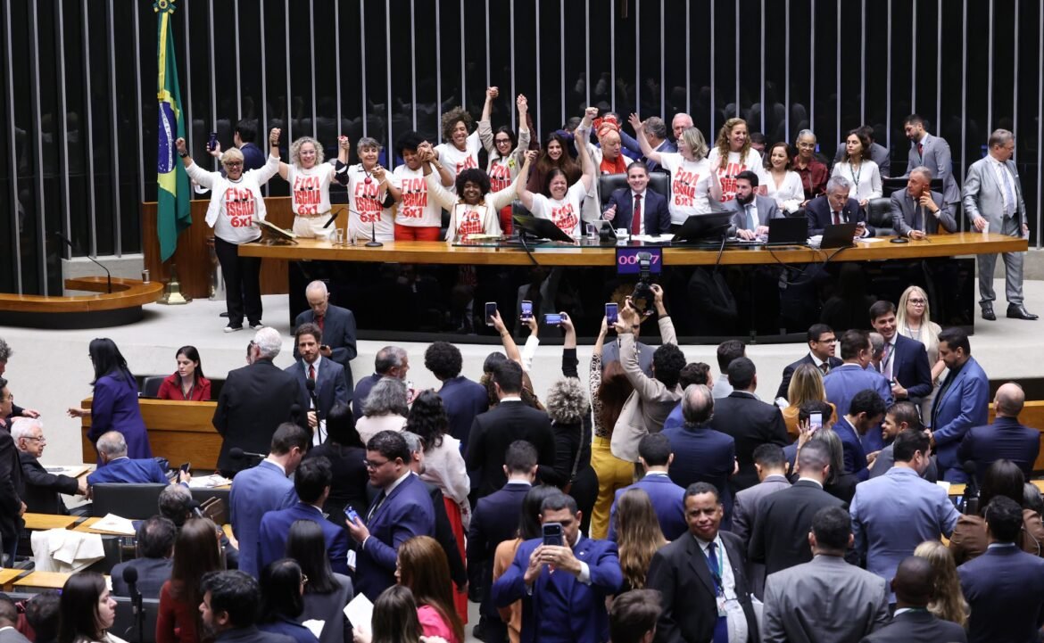 fim-da-escala-6×1-e-aprovado-na-camara-em-votacao-com-cantoria-e-bate-boca