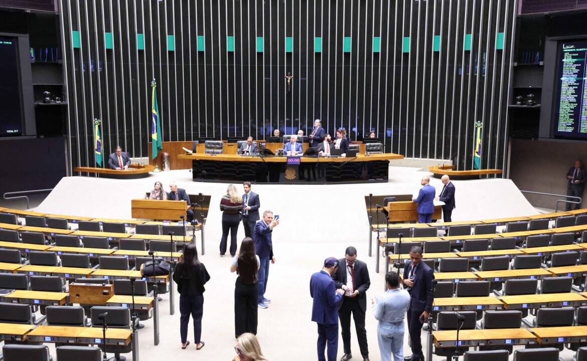 camara-aprova,-em-1o-turno,-texto-base-de-pec-que-permite-que-igrejas-paguem-menos-impostos
