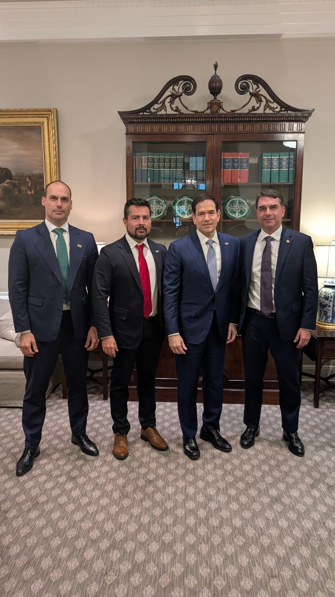 eduardo-bolsonaro-comemora-decisao-dos-eua-de-classificar-pcc-e-cv-como-organizacoes-terroristas;-‘grande-dia’,-diz-flavio