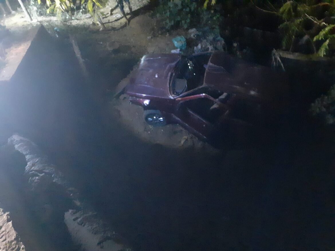 motorista-fica-ferido-apos-perder-controle-de-carro-e-cair-de-ponte-em-montes-claros