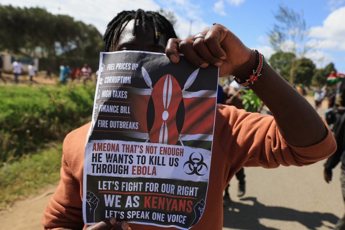 centenas-protestam-no-quenia-contra-instalacao-de-centro-de-quarentena-de-ebola-para-cidadaos-dos-eua