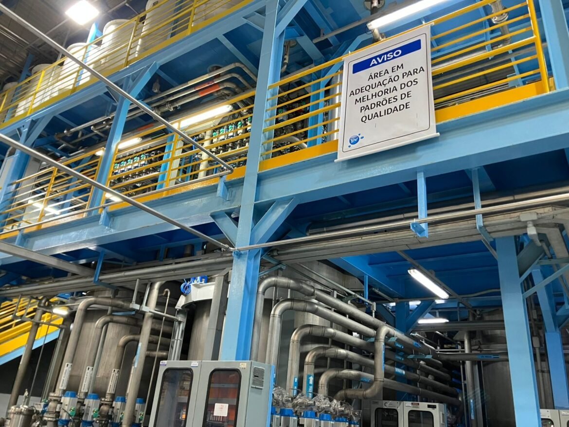 apos-aval-da-anvisa,-ype-faz-limpeza-em-linhas-paradas-e-preve-retomada-total-em-uma-semana