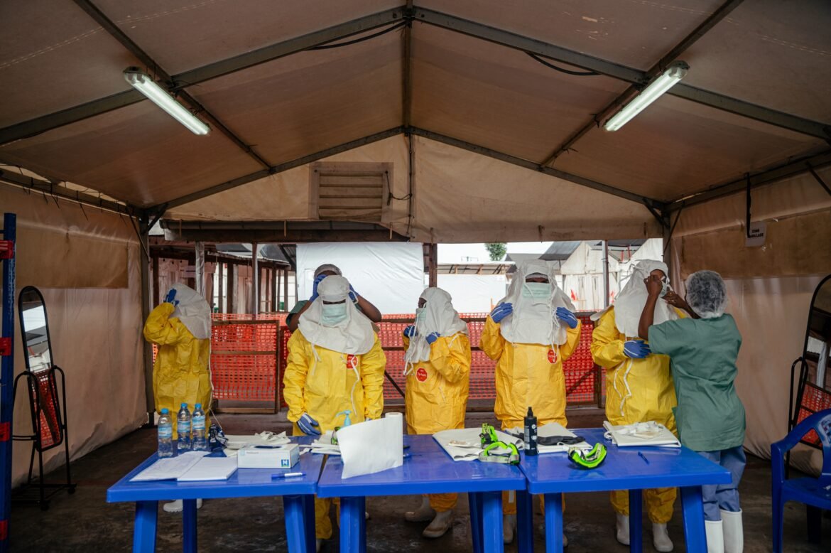 casos-suspeitos-de-ebola-caem-de-906-para-116-na-africa-central,-diz-oms