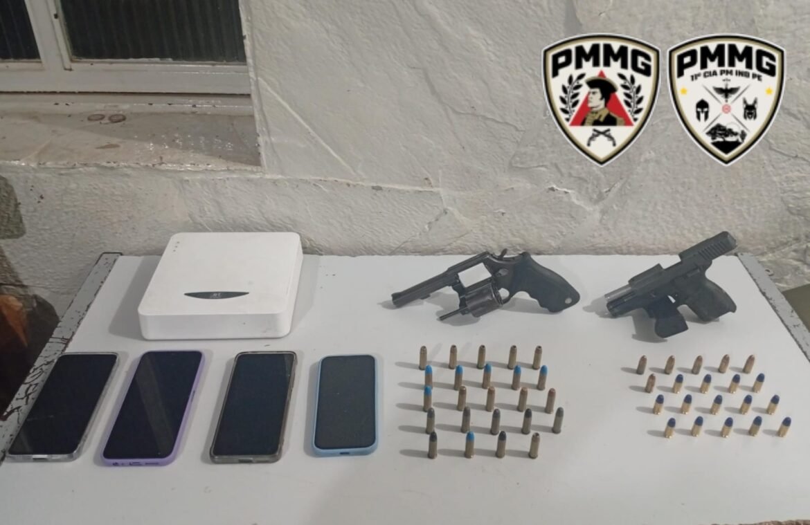 apos-denuncia,-pm-monitora-casa-e-prende-morador-com-armas-e-municoes-em-montes-claros