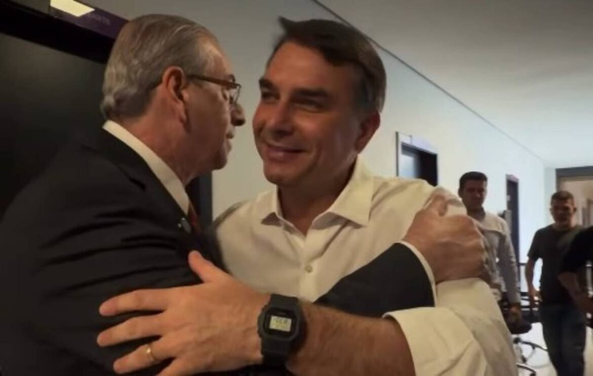 flavio-bolsonaro-se-encontra-com-eduardo-cunha-em-bh
