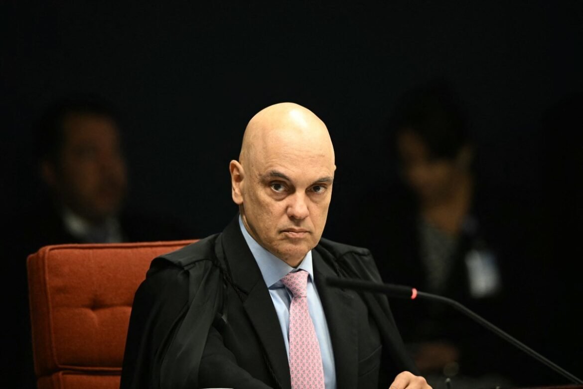 flavio-bolsonaro-pede-ao-stf-que-declare-moraes-suspeito-para-julgar-vorcaro-e-caso-master