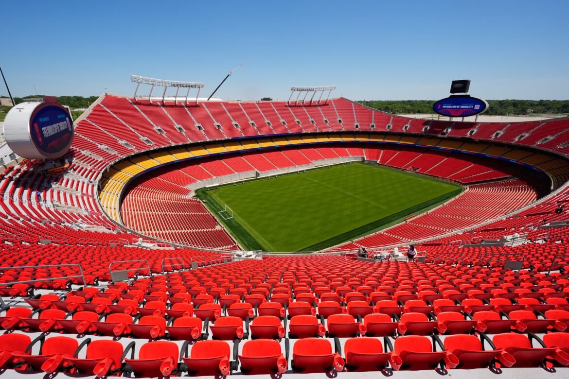 fifa-recua-e-autoriza-torcedores-a-entrarem-com-garrafas-de-agua-nos-estadios