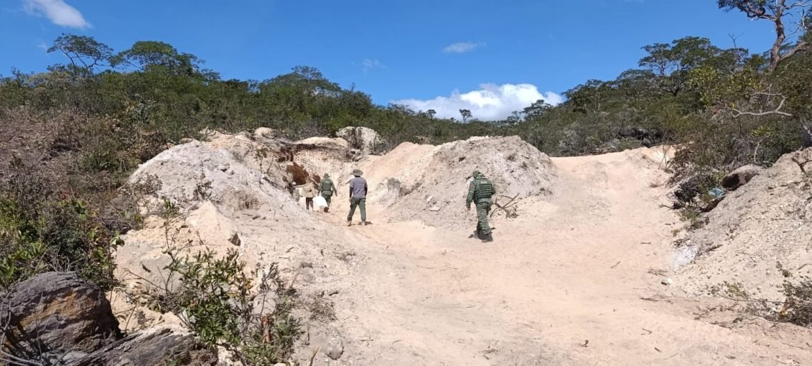 chines-e-preso-por-mineracao-ilegal-em-fazenda-de-itacambira;-outros-2-homens-foram-detidos