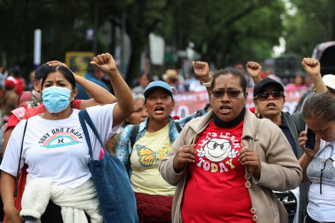 professores-pedem-aumento-de-100%-em-protestos-contra-a-copa-no-mexico-|-g1