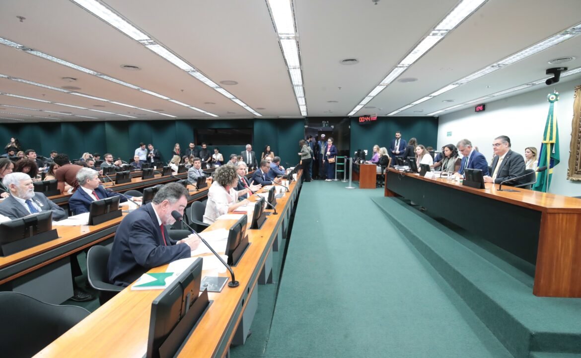 ccj-da-camara-aprova-pec-que-reduz-maioridade-penal:-como-votaram-os-deputados