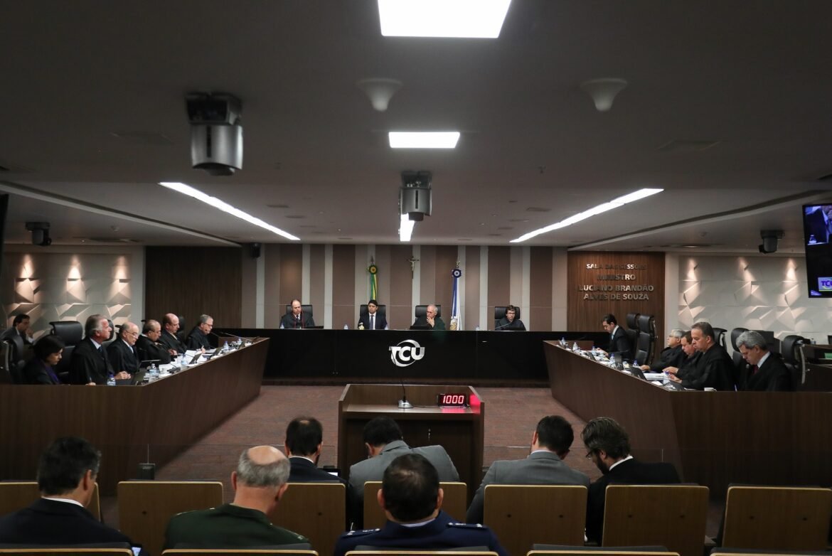 tcu-cria-penduricalho-que-pode-elevar-salarios-de-servidores-em-ate-15%;-entenda