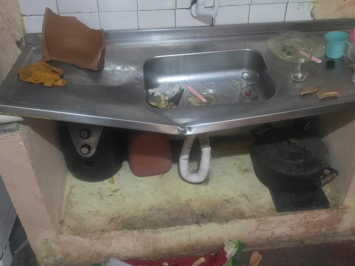 ameacada-pelo-marido-ao-pedir-para-que-ele-abaixasse-som,-mulher-se-tranca-em-casa-com-filhos