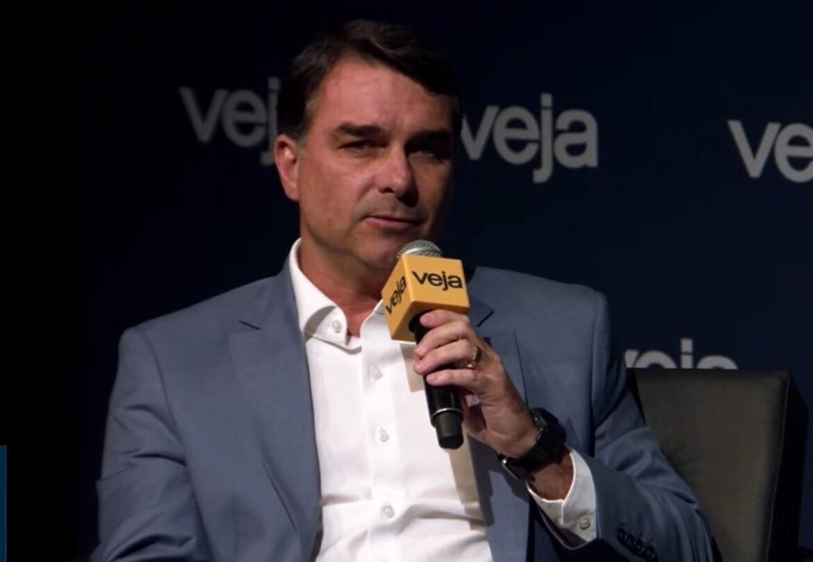flavio-bolsonaro-diz-que-bolsa-familia-e-‘direito-adquirido’:-‘ninguem-tem-direito-de-tocar-nesse-programa’