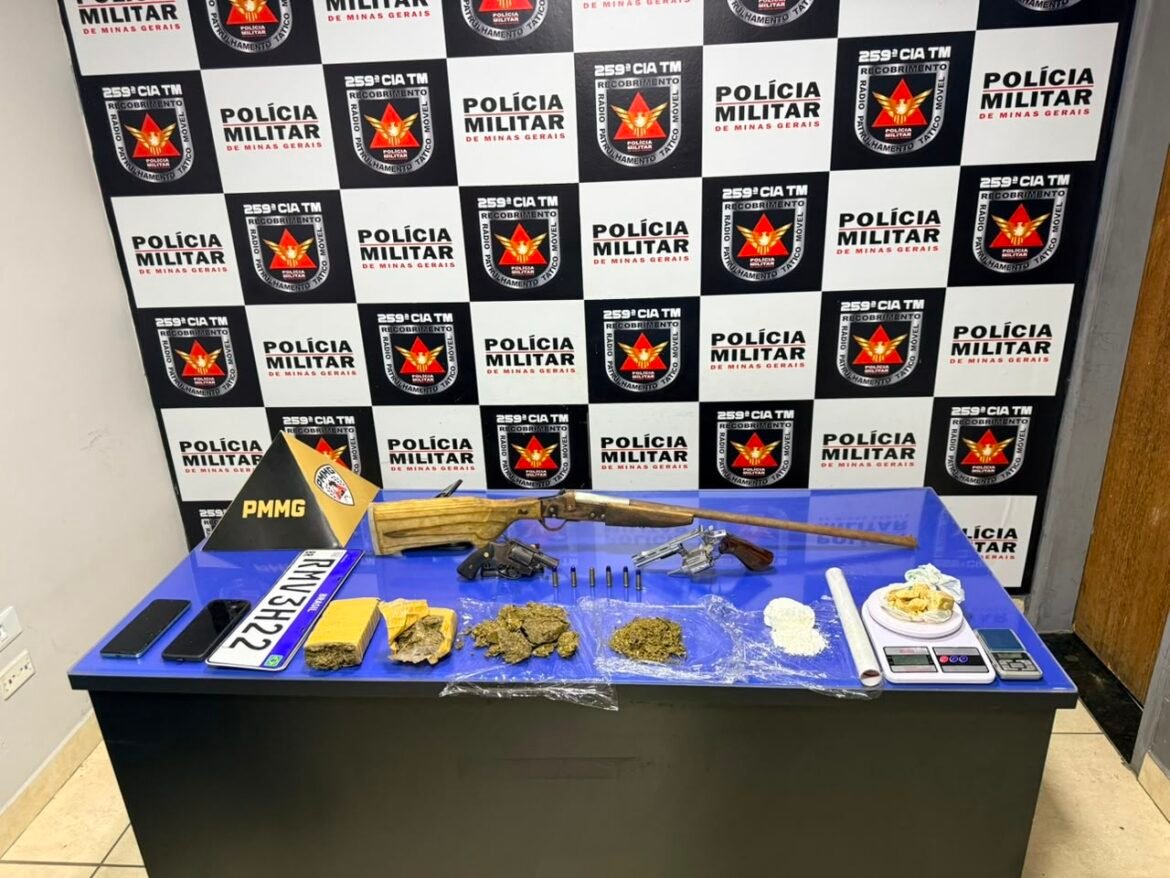 foragido-da-justica-e-comparsa-sao-presos-com-drogas,-armas-e-carro-roubado-em-contagem-durante-operacao-em-pirapora