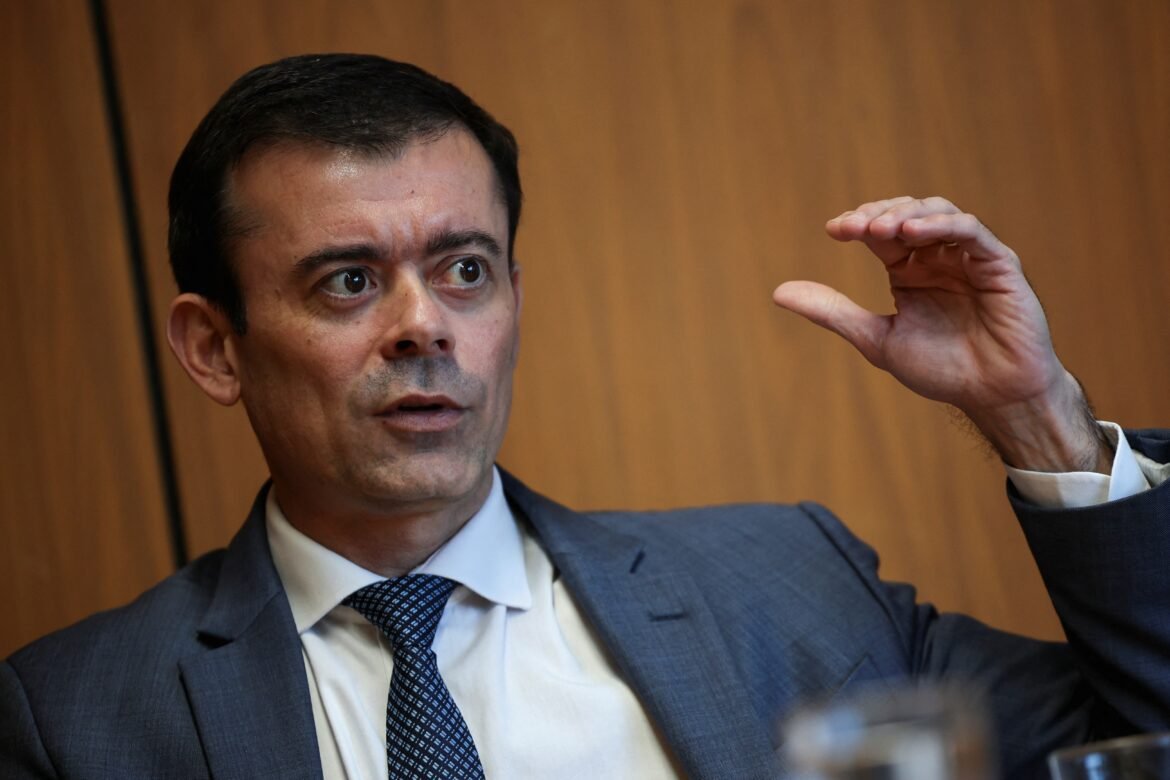 governo-vai-encerrar-subsidios-a-combustiveis-se-petroleo-estabilizar-perto-de-us$-80,-diz-ceron-|-g1