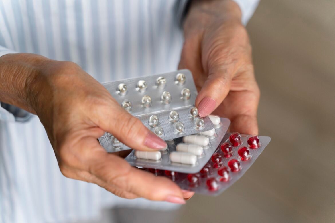 anvisa-manda-recolher-antibiotico-com-fragmento-de-vidro-e-suspende-lote-de-clindamicina-por-impurezas