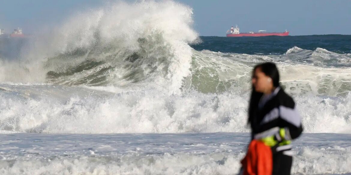rio-entra-em-alerta-para-ressaca-e-ondas-de-ate-2,5-metros