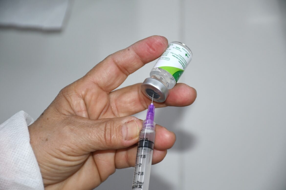 dia-d-de-multivacinacao-mobiliza-86-municipios-do-norte-de-minas-neste-sabado-(20);-veja-orientacoes