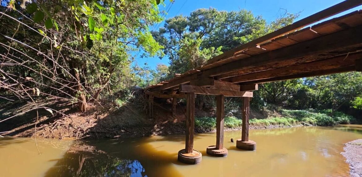 ponte-entre-montes-claros-e-capitao-eneas-e-interditada