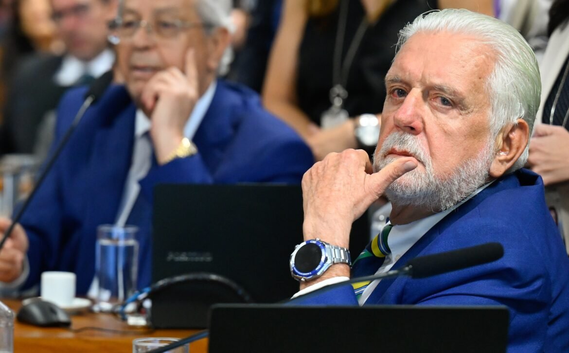 pressao-por-explicacoes-aumenta,-e-aliados-defendem-saida-de-jaques-wagner-da-lideranca-do-governo-lula