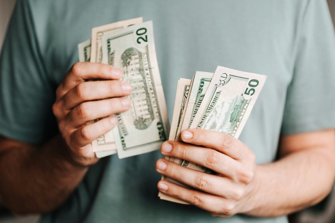 dolar-opera-em-queda,-de-olho-no-exterior-e-a-espera-da-ata-do-copom;-ibovespa-sobe-|-g1