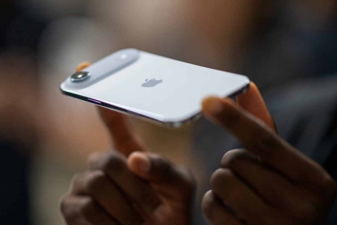 tata-electronics-pode-ter-exposto-sigilos-de-apple-e-tesla-|-g1