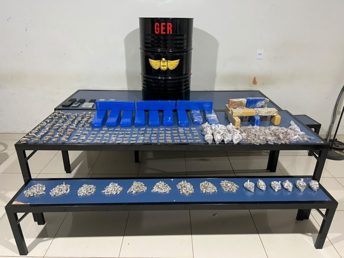 policia-apreende-grande-quantidade-de-maconha-em-casa-usada-para-armazenar-drogas-em-montes-claros