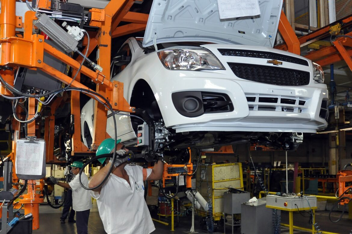 dona-da-chevrolet-vai-investir-r$-3,5-bilhoes-no-brasil-para-renovar-fabricas-e-lancar-carros-hibridos-|-g1