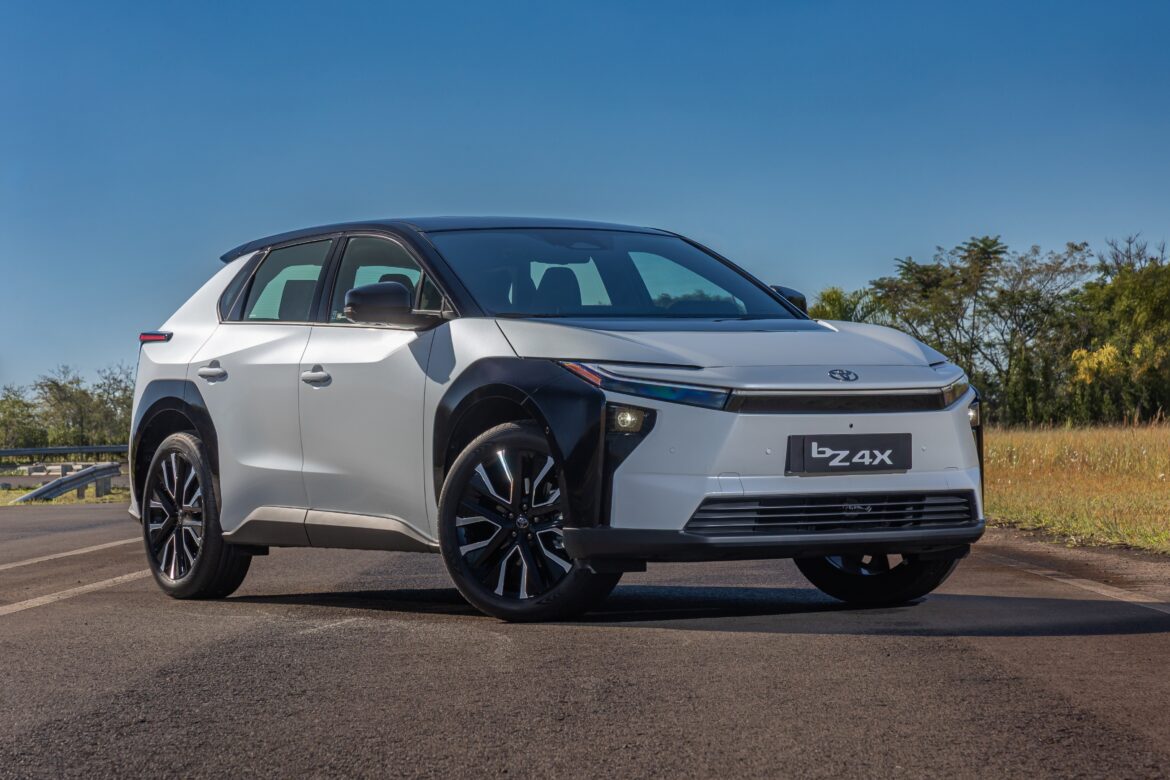 toyota-anuncia-bz4x-no-brasil,-1o-carro-eletrico-da-marca-no-pais.-|-g1