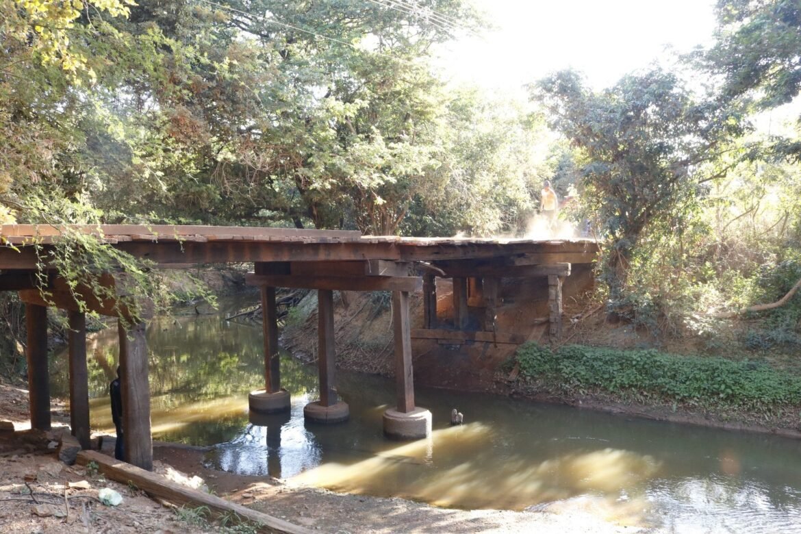 ponte-entre-montes-claros-e-capitao-eneas-e-liberada-apos-reparos