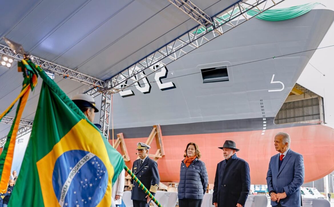 lula-diz-que-esta-‘cheio-de-nego-maluco-no-mundo’-e-afirma-que-trump-quer-tomar-panama-e-groenlandia