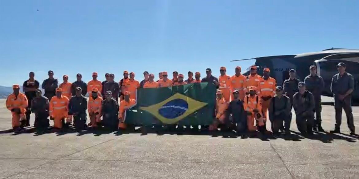 quarto-voo-brasileiro-para-venezuela-decola-com-bombeiros-e-donativos