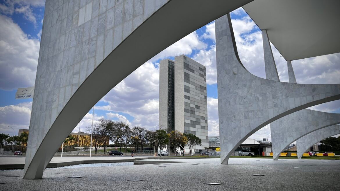 governo-quita-emendas-parlamentares-que-precisavam-ser-pagas-ate-junho;-valor-e-de-r$-17,5-bilhoes