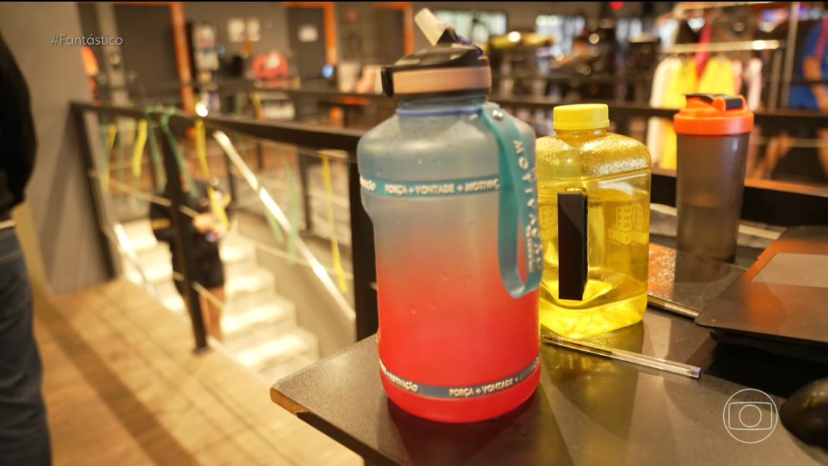 so-enxaguar-nao-basta:-confira-como-higienizar-corretamente-a-garrafinha-de-agua