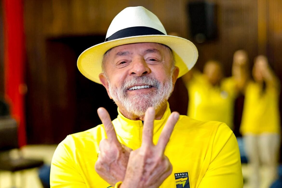 lula-chega-ao-paraguai-e-parabeniza-selecao-paraguaia-por-vaga-na-copa-do-mundo