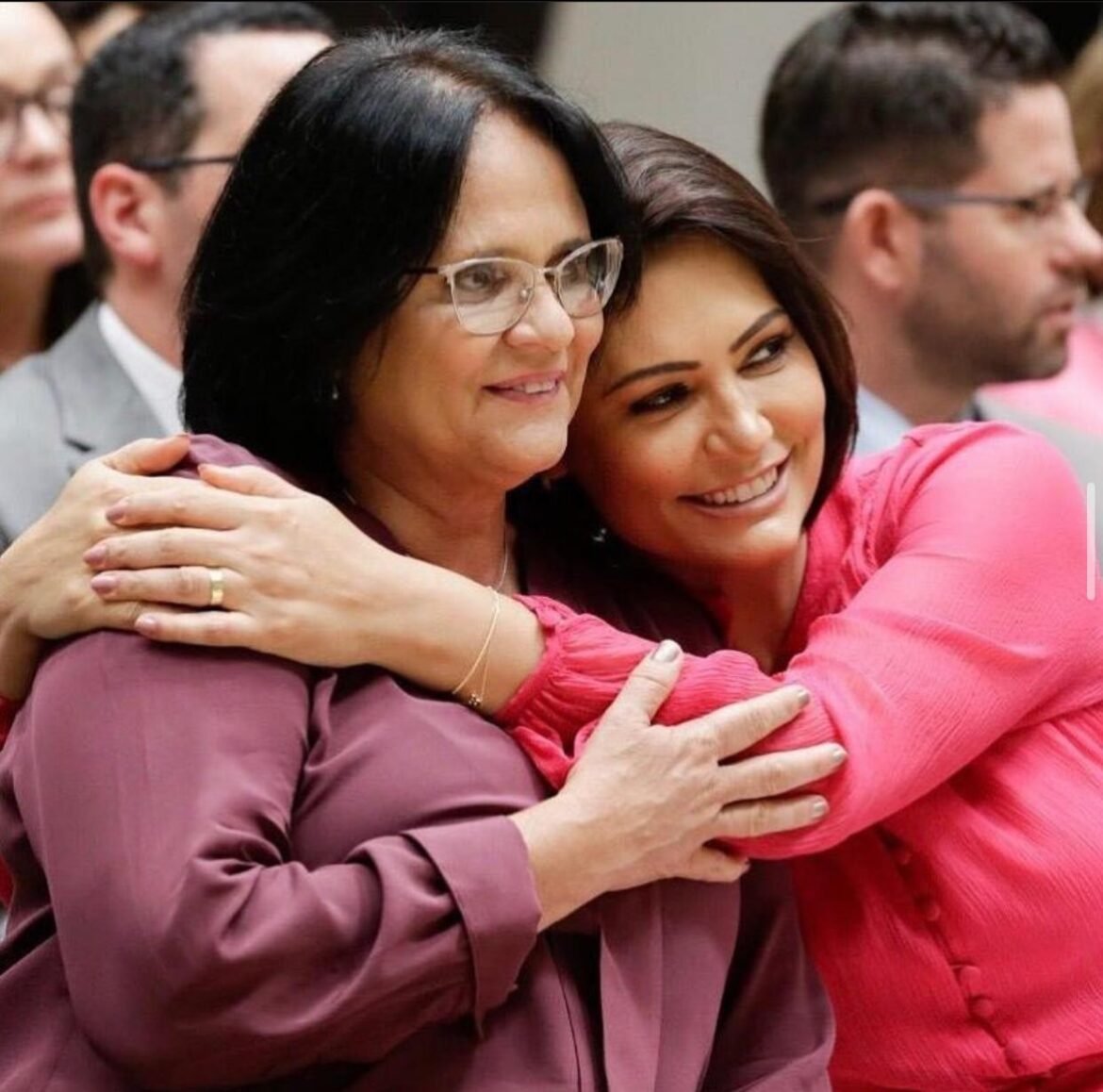 damares-diz-que-michelle-bolsonaro-ainda-nao-decidiu-sobre-candidatura-ao-senado