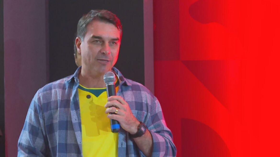 ‘lula-e-o-unico-que-quer-o-tarifaco’,-responde-flavio-apos-presidente-atribuir-a-familia-bolsonaro-nova-taxa-dos-eua