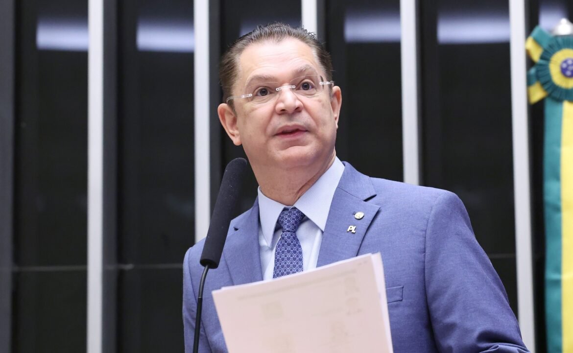apos-operacao-da-pf,-lider-do-pl-nega-irregularidades-em-venda-de-imovel-com-dinheiro-vivo