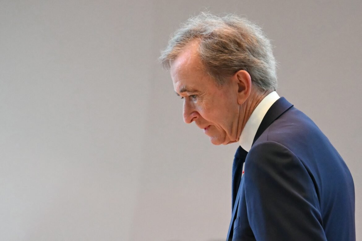 bilionario-bernard-arnault,-o-homem-mais-rico-da-franca,-tera-de-pagar-e-22,5-milhoes-em-impostos-atrasados-|-g1