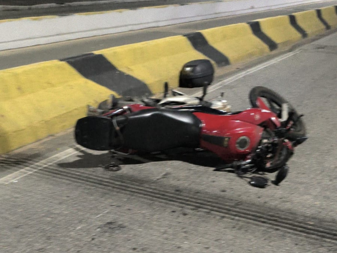 motociclistas-ficam-feridos-apos-acidente-na-avenida-jk,-em-governador-valadares