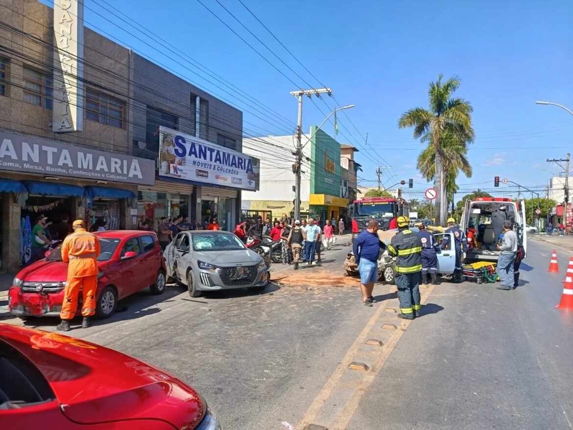 motorista-passa-mal-ao-volante-e-atinge-outros-veiculos-em-montes-claros