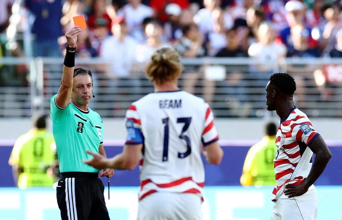 tecnologia-na-copa:-sensores-e-ia-ampliam-controversias-do-var-|-g1