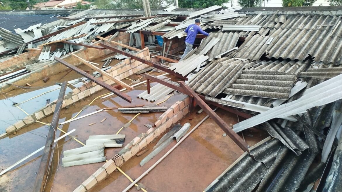 granizo-e-vendaval-causam-estragos-e-interditam-laboratorio-municipal-em-salto-da-divisa