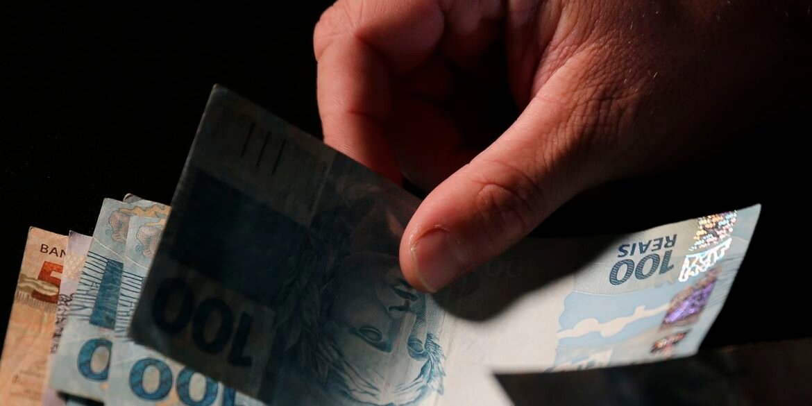 trabalhadores-nascidos-em-setembro-e-outubro-recebem-abono-salarial