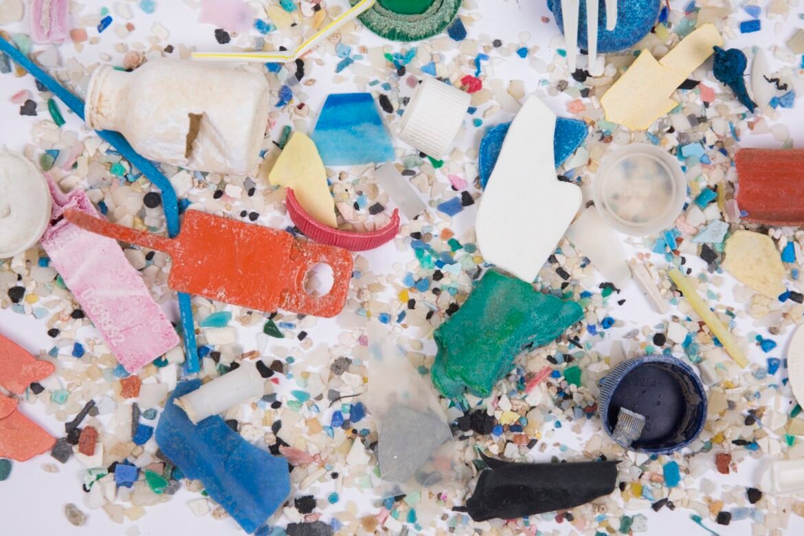 estudo-identifica-microplasticos-em-vitimas-de-infarto;-entenda-porque-isso-nao-basta-para-apontar-um-novo-vilao-para-a-saude-cardiaca