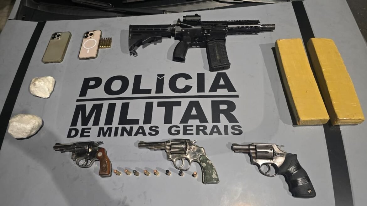 drogas,-fuzil-e-tres-revolveres-sao-apreendidos-em-curvelo;-dois-homens-foram-presos