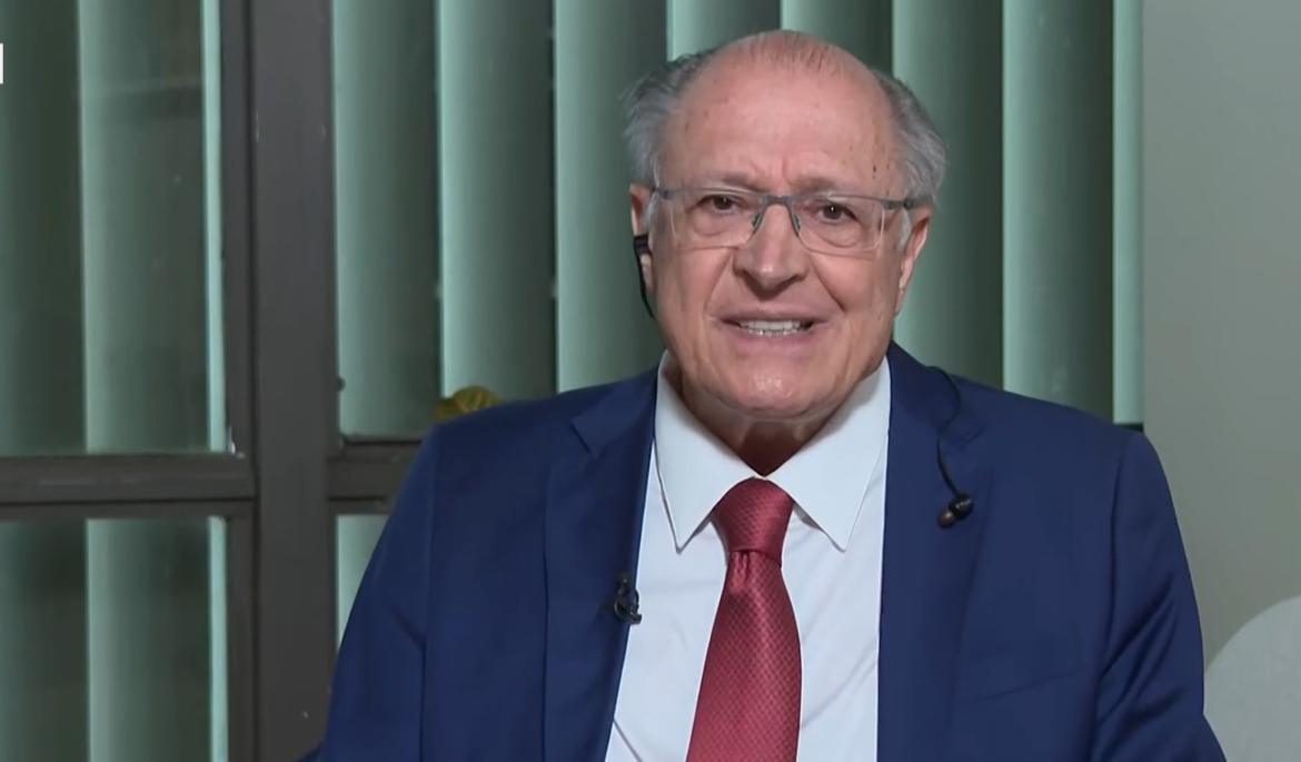 ‘nao-saimos-da-mesa-de-negociacao’,-diz-alckmin-apos-trump-impor-novo-tarifaco-a-produtos-brasileiros