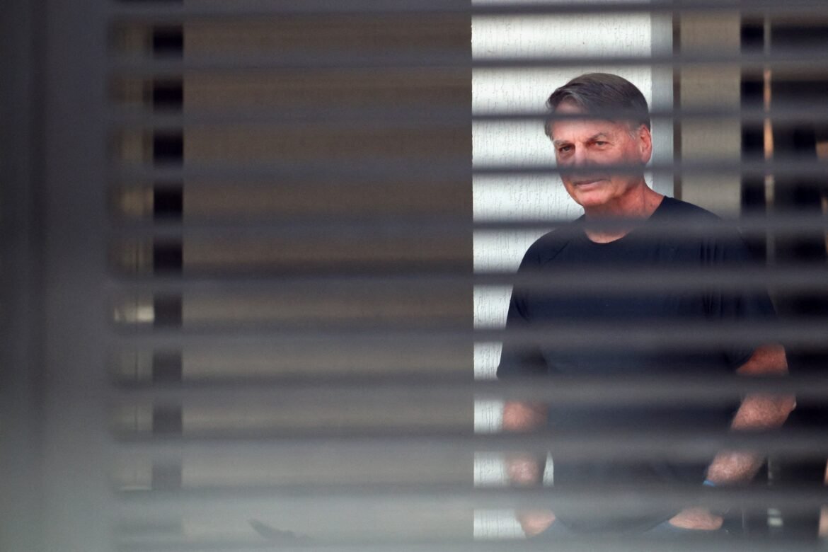 moraes-mantem-prisao-domiciliar-de-bolsonaro-e-suspende-visitas-‘politico-eleitorais’-ate-o-fim-das-eleicoes