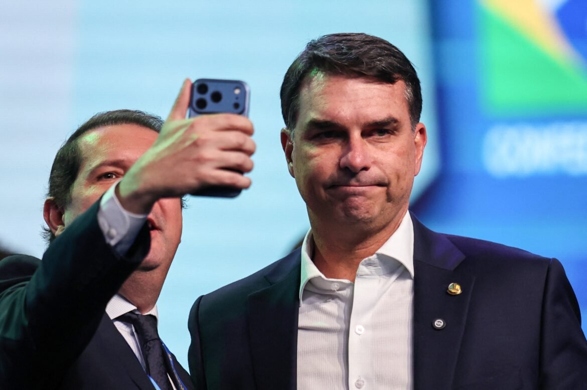 tarifaco,-vorcaro-e-michelle:-os-tres-fatores-que-pesam-contra-flavio-bolsonaro-na-quaest