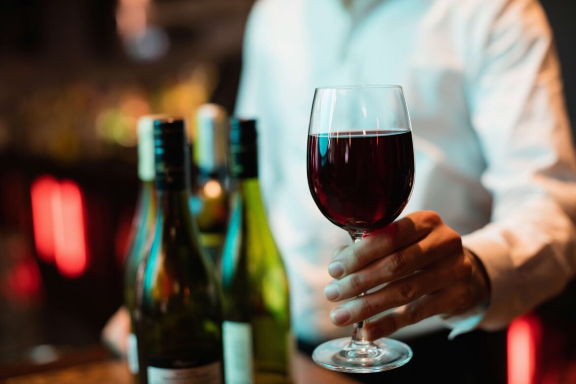 vinhos-importados-mais-baratos-perdem-espaco-com-inflacao,-enquanto-rotulos-premium-avancam-|-g1